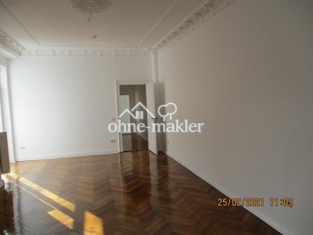 Wunderschöne große 5 Zimmer Altbauwohnung in zentraler Lage - Photo 1