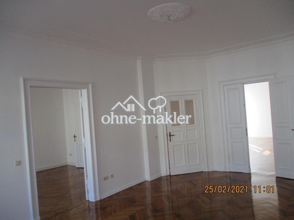 Wunderschöne große 5 Zimmer Altbauwohnung in zentraler Lage - Photo 3