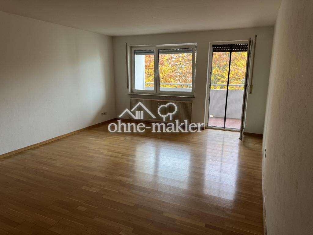 Wohnzimmer mit Zugang Balkon