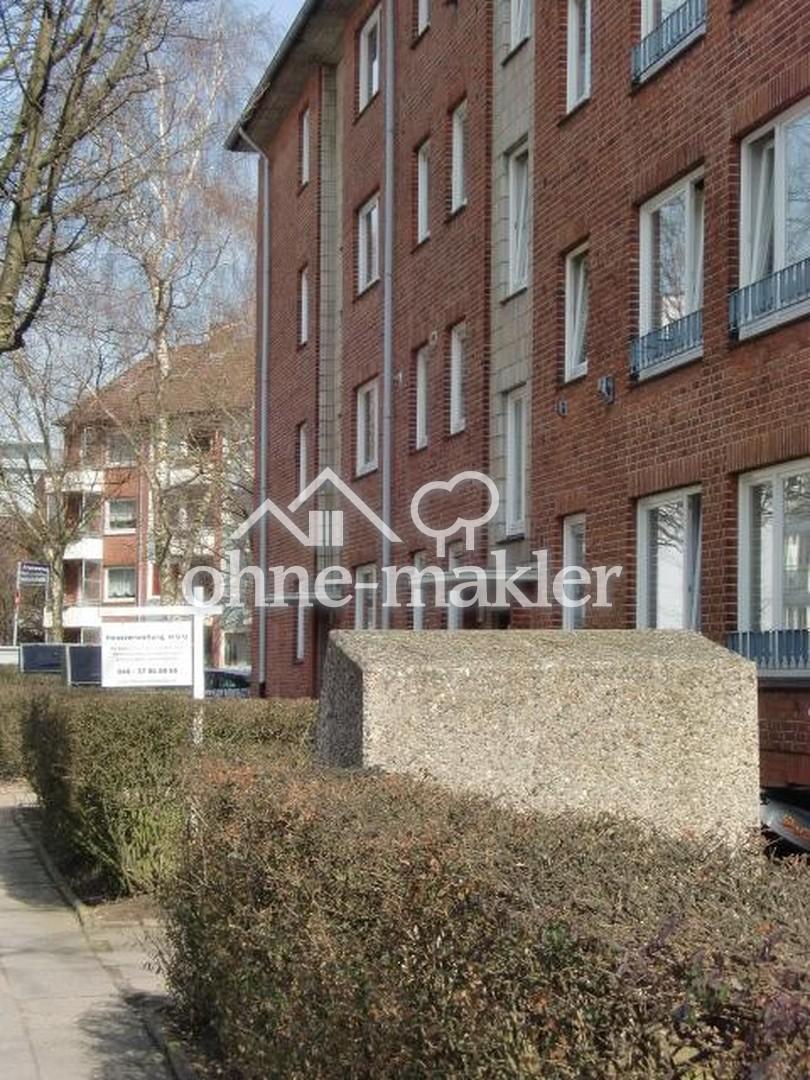 Vor dem Haus