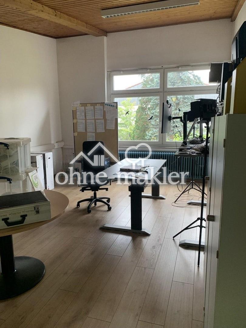 Chefbüro bzw. Besprechungsraum