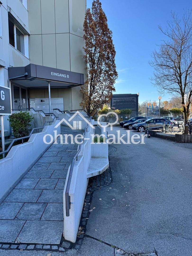 Hauseingang B mit Rampe