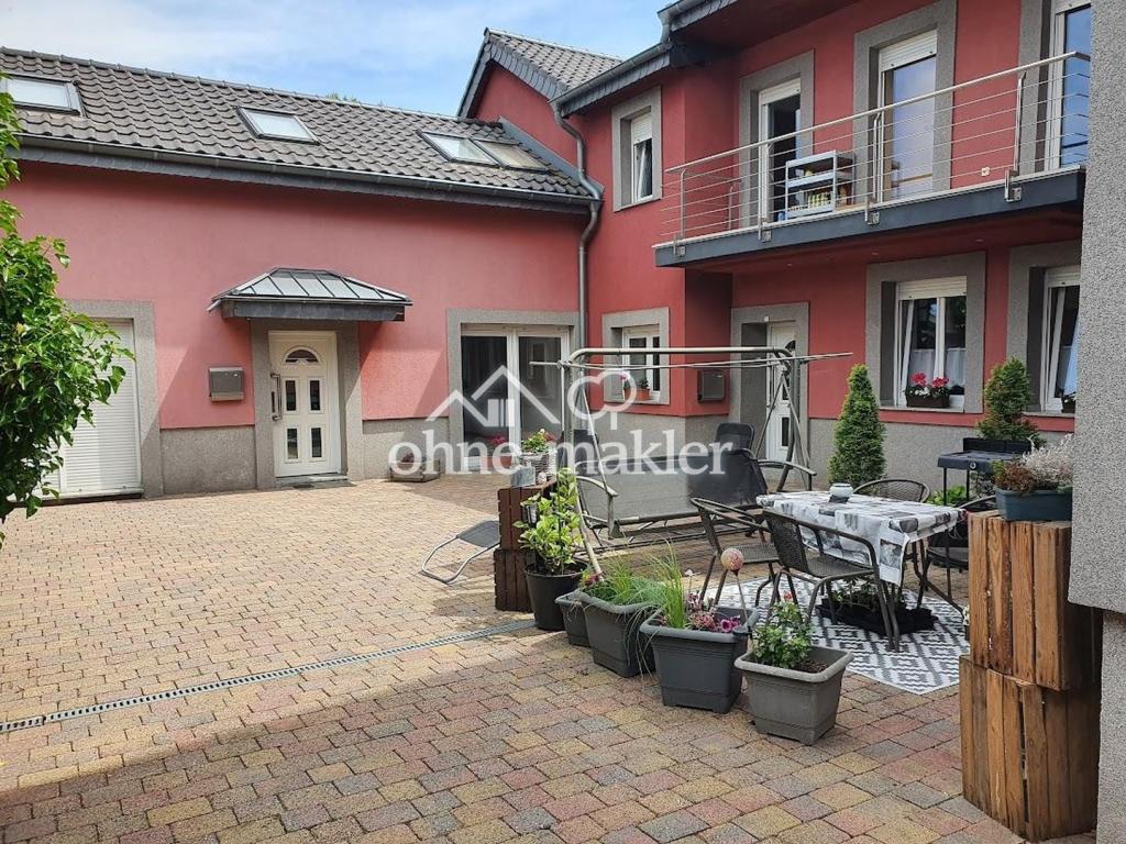 Blick Innenhof mit Anbau