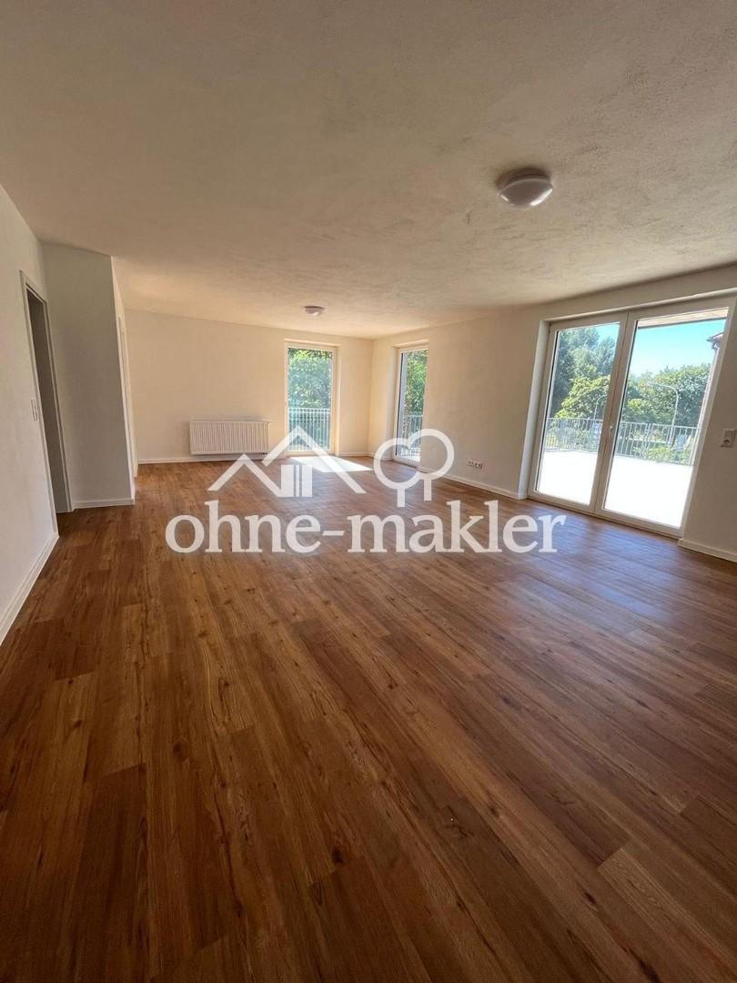 Exklusive, kernsanierte 4-Zimmer-Wohnung mit 40m²-großen Dachterrasse in ruhiger Lage in Selb - Photo 2