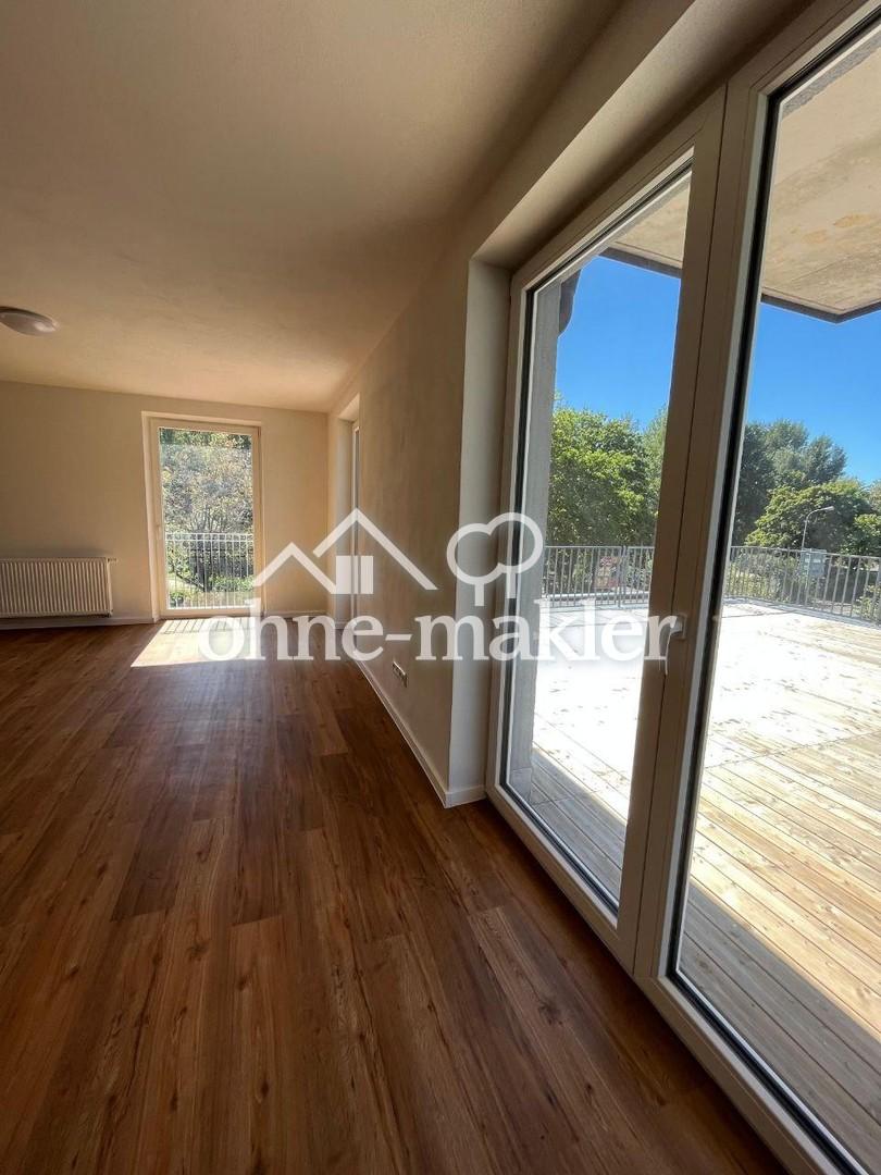 Exklusive, kernsanierte 4-Zimmer-Wohnung mit 40m²-großen Dachterrasse in ruhiger Lage in Selb - Photo 1