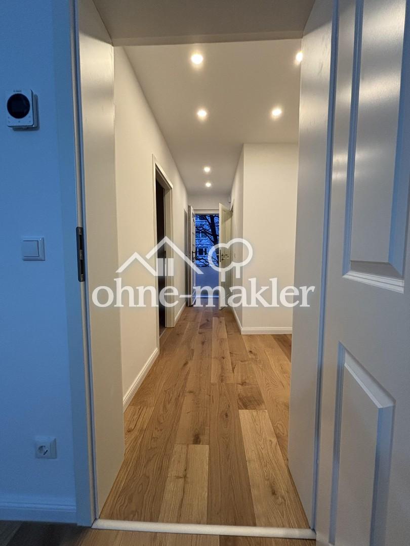 Zentrale, hochwertig kernsanierte Wohnung mit zwei Zimmern und neuer Einbauküche - Photo 1