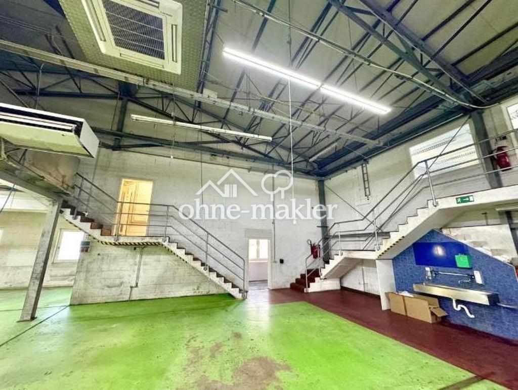 Aufgänge Produktionshalle