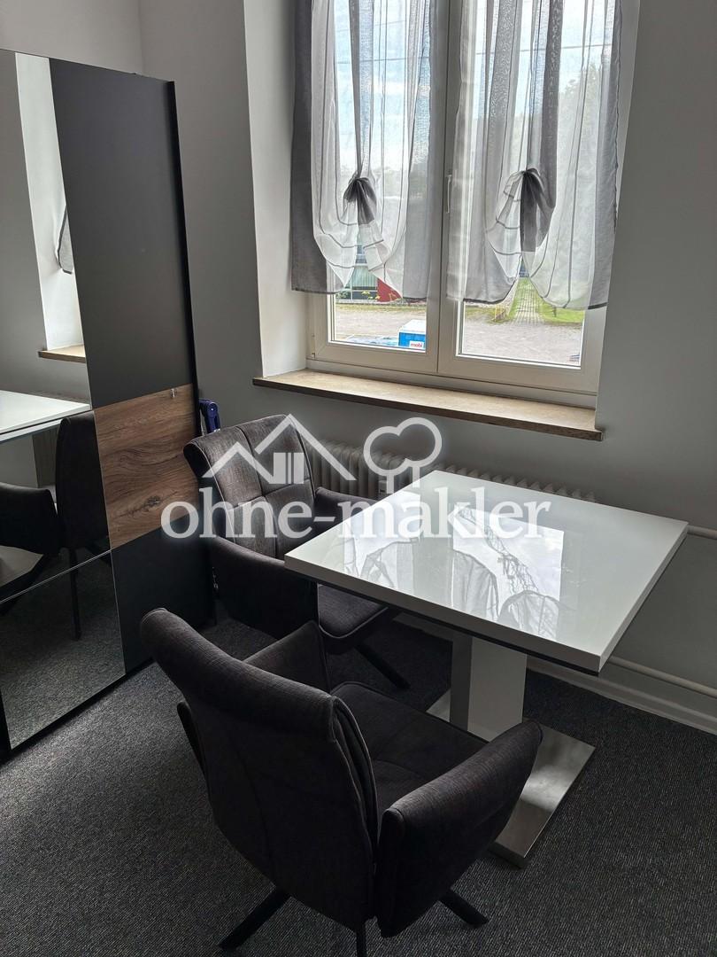 Gepflegtes, helles Apartment stadtnah und verkehrsgünstig gelegen, teilmöbliert - Photo 2