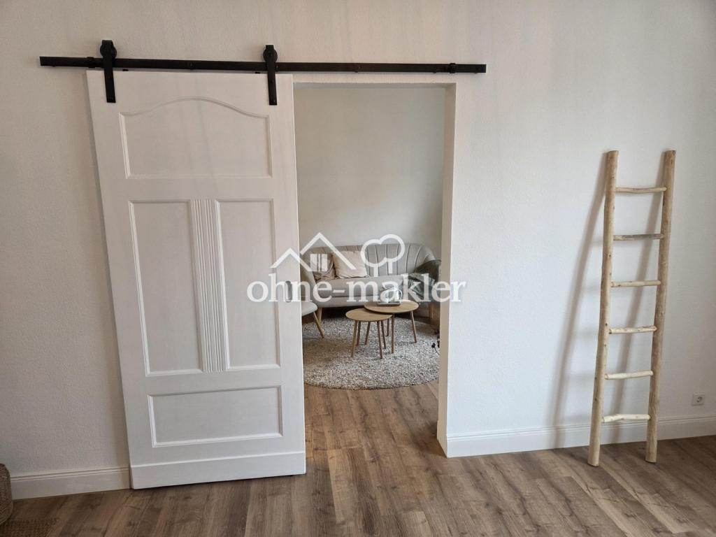 Lichtdurchflutete 3,5 Zimmer Altbauwohnung mit Einbauküche und eigenem Gartenanteil - Foto 1