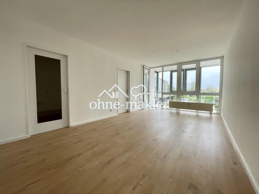 Helle 2,5-Zimmer-Wohnung mit Loggia in Dölbau bei Halle - Photo 1