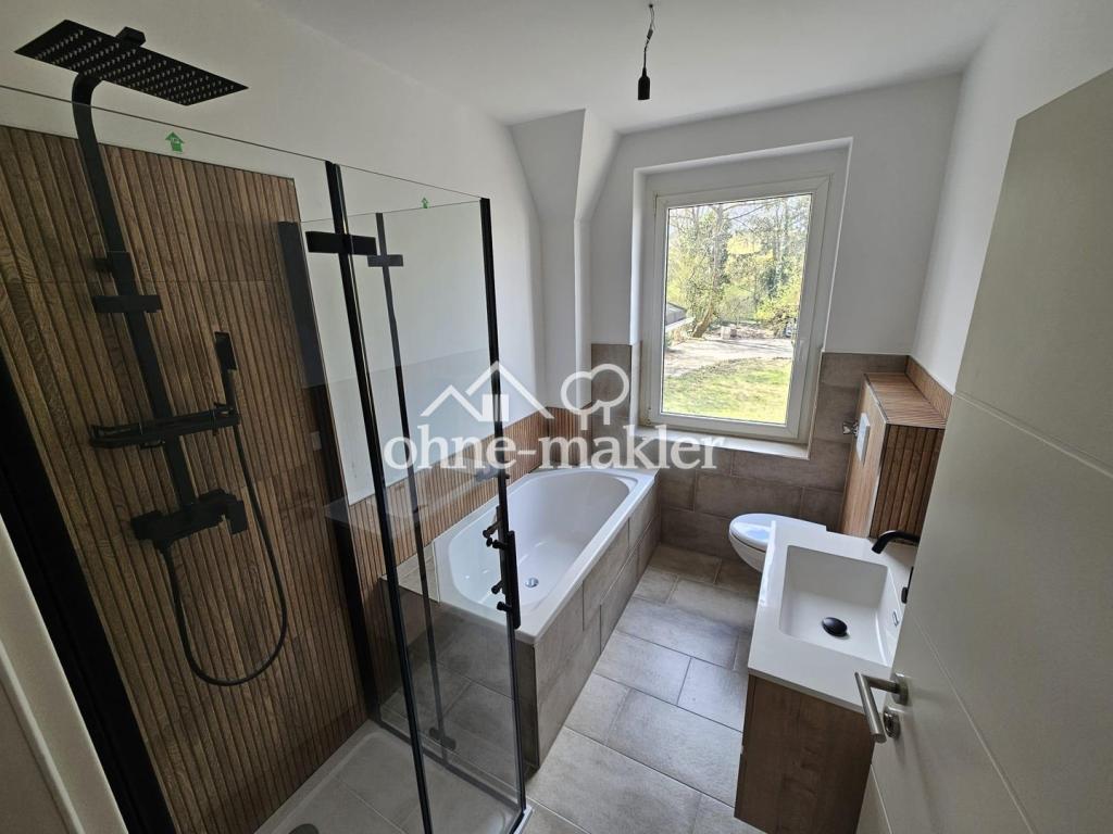 Stilvolle 2-Zimmer-Wohnung mit Regendusche, Badewanne & hochwertiger Ausstattung in Bernau - Photo 4