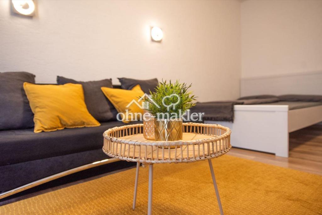 Möblierte 1-Zi Wohnung mit neuer EBK und Balkon in Sindelfingen - Foto 1