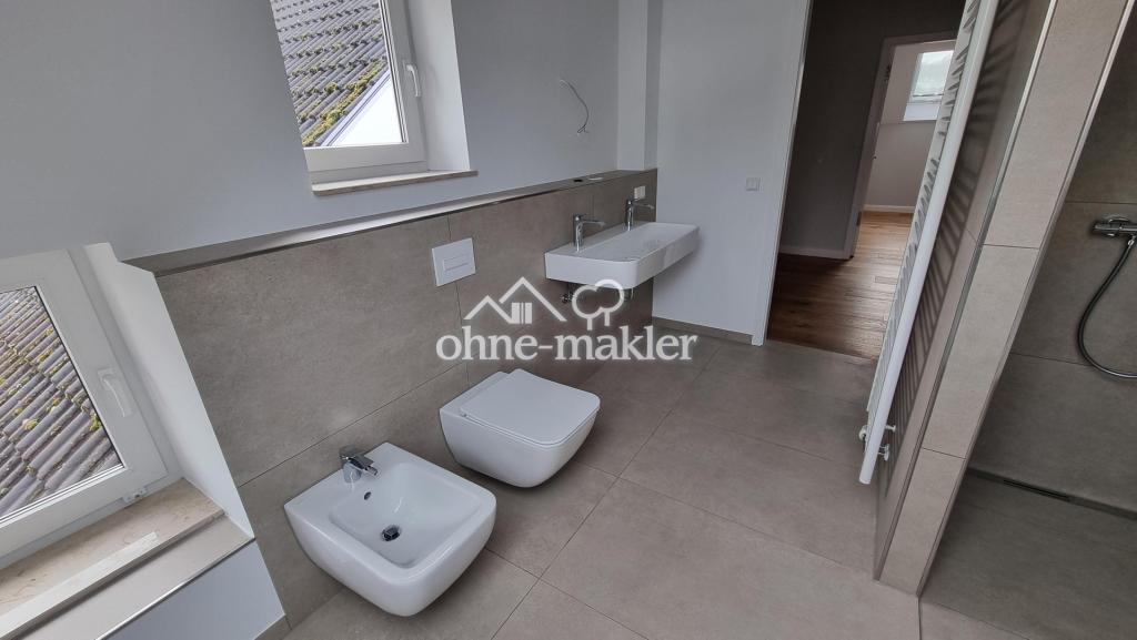 Erstbezug 3,5-Zimmer Dachgeschosswohnung mit wunderschöner Aussicht - Foto 2