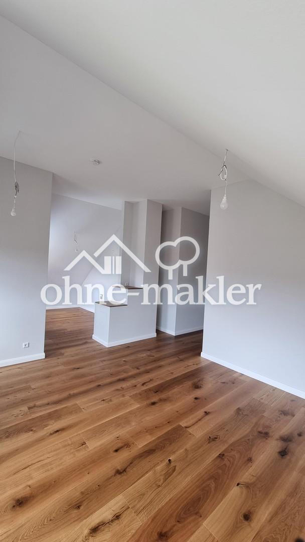 Erstbezug 3,5-Zimmer Dachgeschosswohnung mit wunderschöner Aussicht - Foto 1