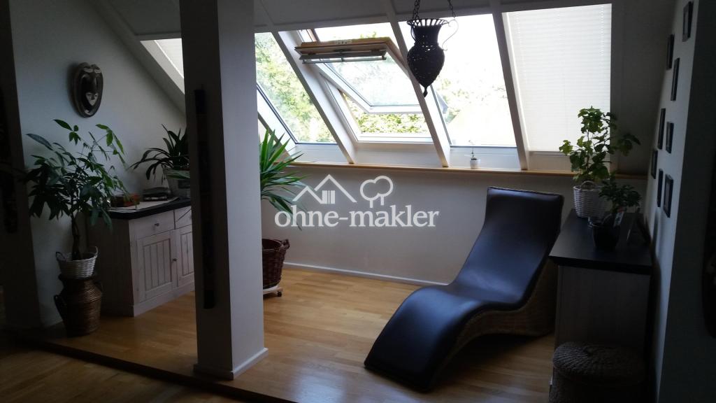 Individuelle und geräumige Dachgeschoß-Wohnung mit 3 Zimmern und EBK - Photo 3