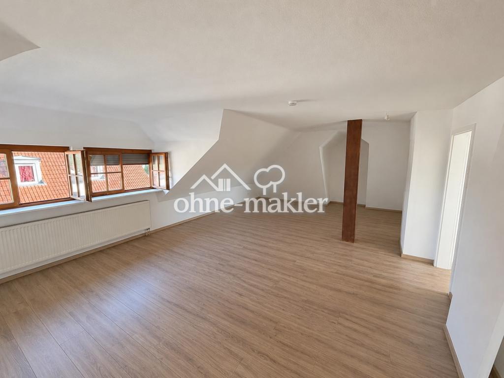 Renovierte 2,5-Zimmer-Dachgeschosswohnung in Ellwangen Kernstadt - Photo 1