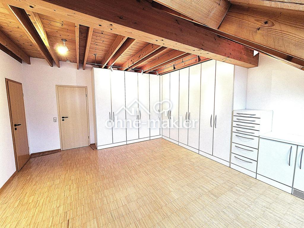 Außergewöhnliches schönes Haus mit großem Garten, Garage, EBK und Sauna. - Foto 2