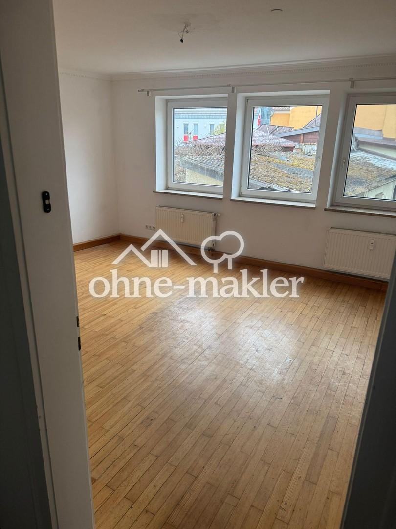 3- Zimmer-Hochparterre- Wohnung mit Einbauküche, Gemeinschaftsgarten und PKW Stellplatz - Foto 1