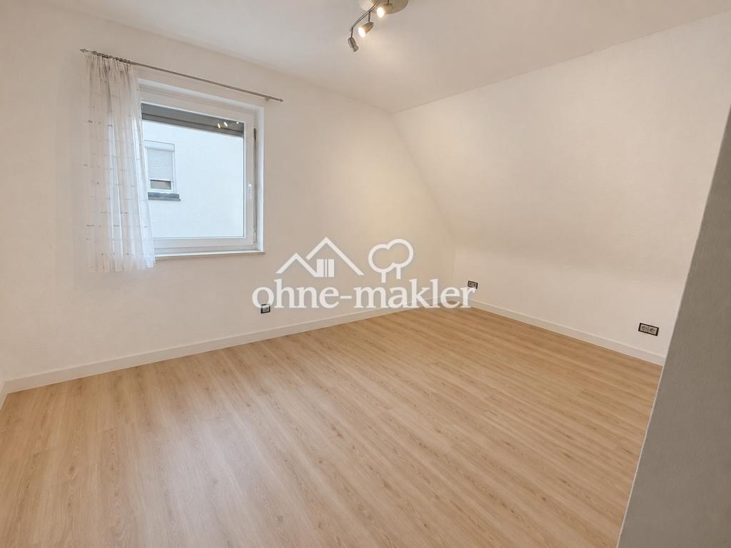 Frisch renovierte 3 Zimmer Wohnung Dachgeschoss nahe Stadtpark zur Erholung für Familen und Paare - Foto 4