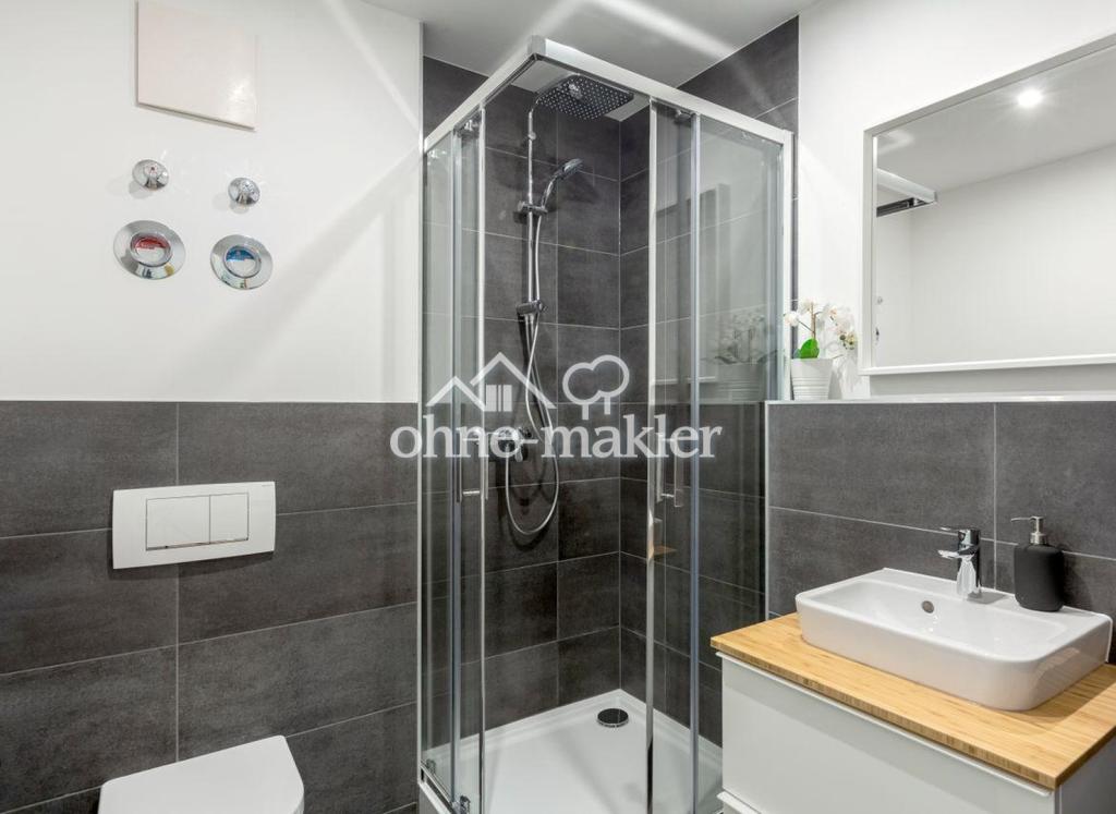 Helle möblierte Wohnung mit Balkon - Photo 2