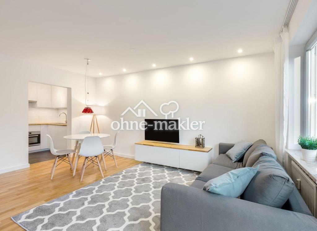 Helle möblierte Wohnung mit Balkon - Foto 1