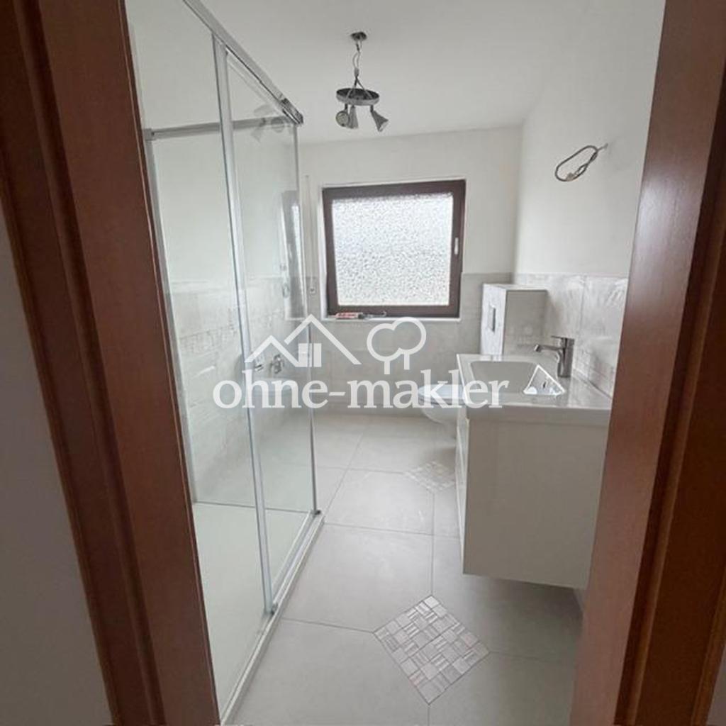 Erstbezug nach umfassender Sanierung: Wohnung in bester Lage! mit Balkon in der erste Etage - Photo 2