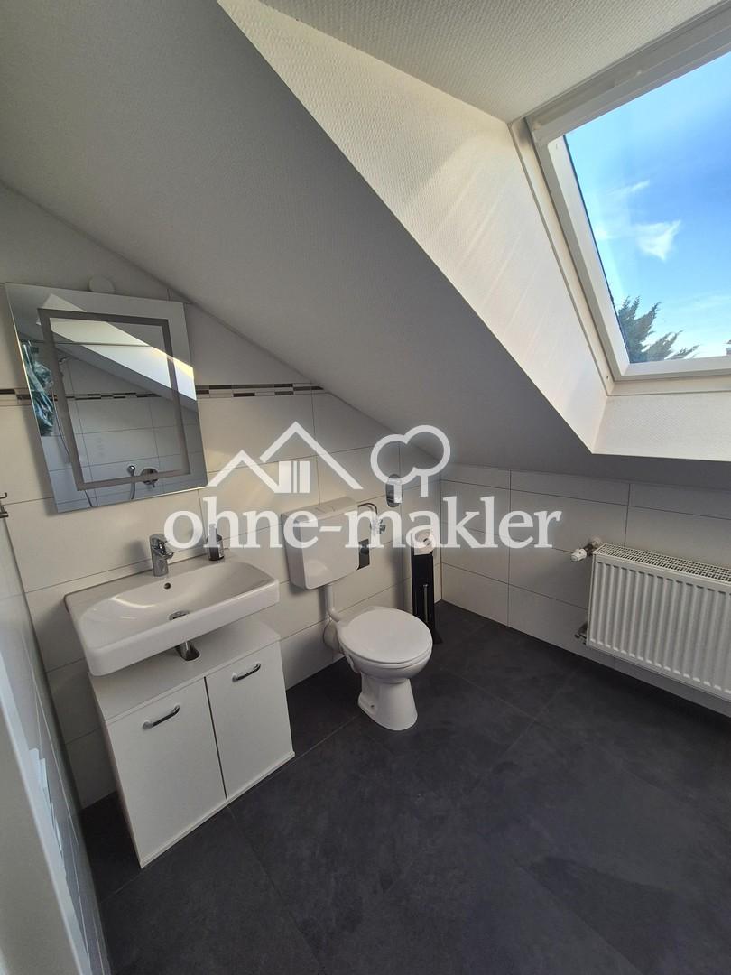 Geräumige 3 Zimmer Dachgeschoßwohnung teil saniert mit Balkon - Foto 2