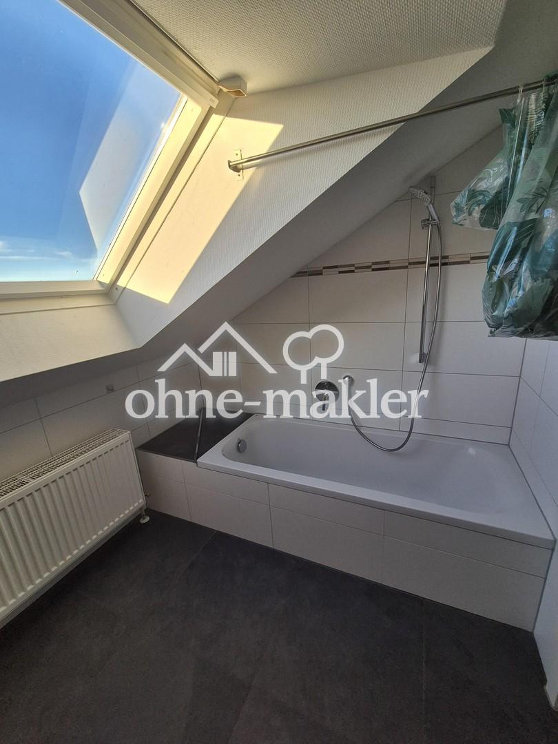 Geräumige 3 Zimmer Dachgeschoßwohnung teil saniert mit Balkon - Foto 3