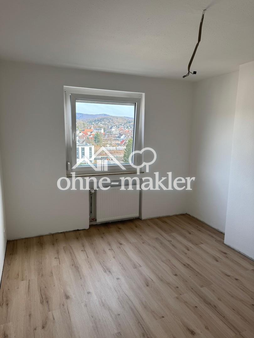 Frisch sanierte 2-Zimmer-Wohnung mit Loggia, Einbauküche, Stellplatz und Weitblick über Bensheim - Photo 3