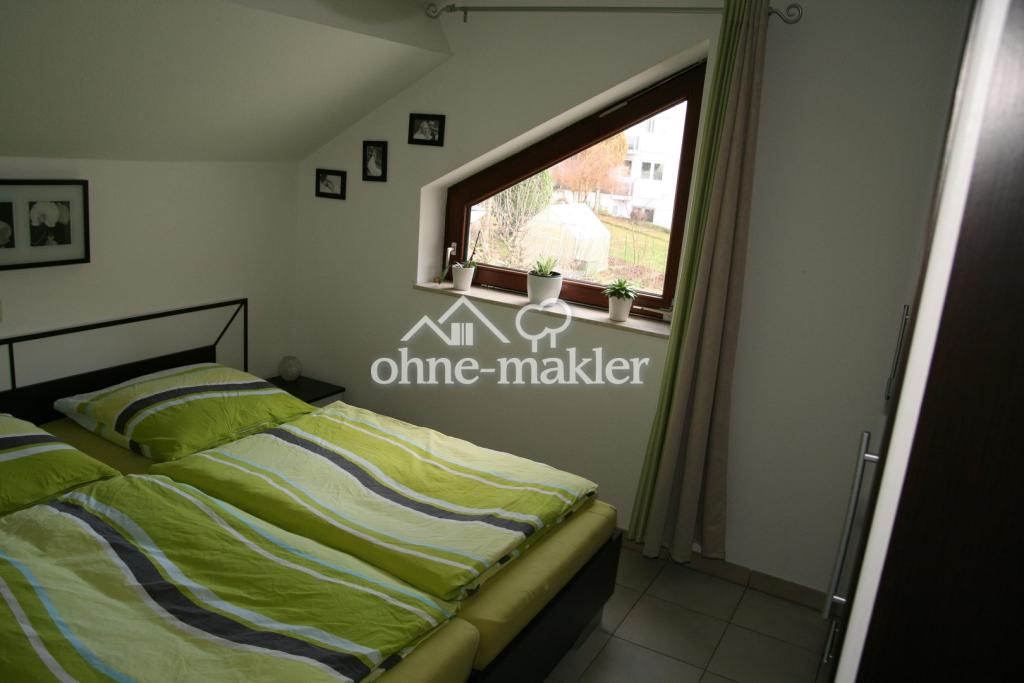Gepflegte 2,5 Zimmer -DG-Wohnung mit Balkon und EBK in Pforzheim - Photo 4