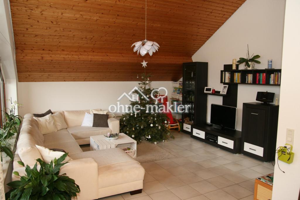 Gepflegte 2,5 Zimmer -DG-Wohnung mit Balkon und EBK in Pforzheim - Photo 1