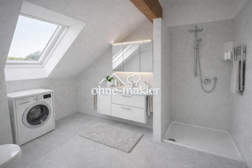 1.190€ warm - Kernsanierte 2,5-Zi-W mit neuem Bad + EBK + Balkon und Garage in Löwenstein - Photo 2