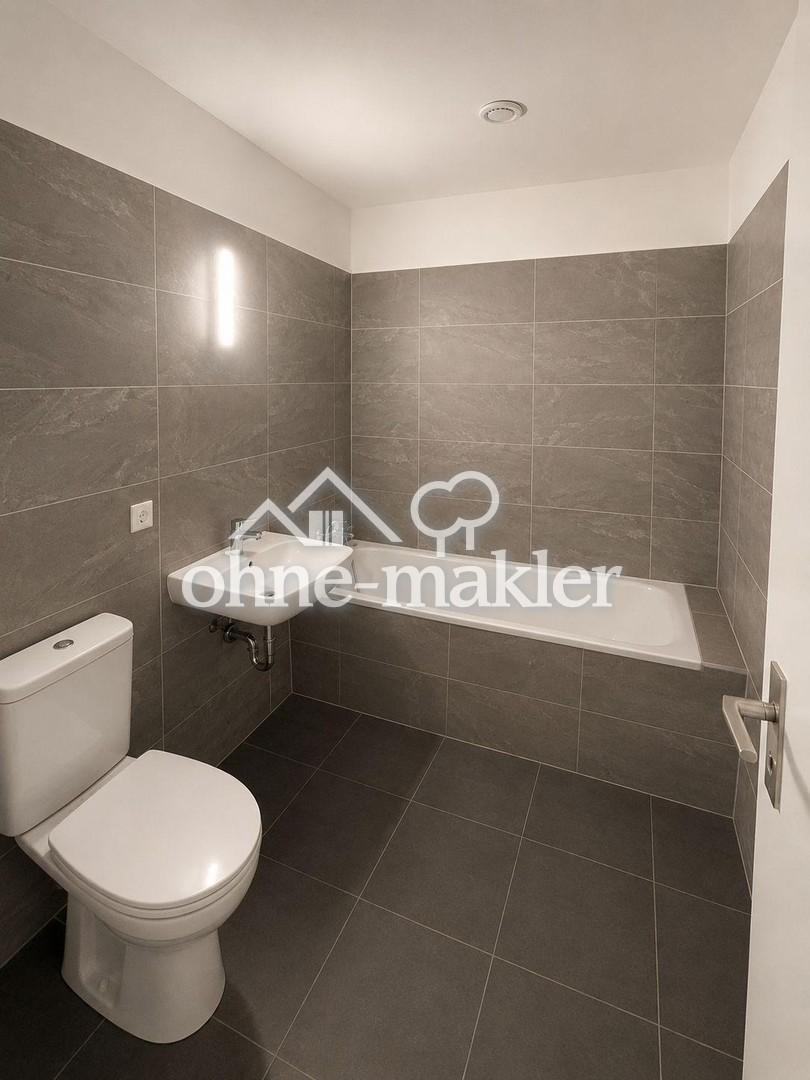 Erstbezug nach Kernsanierung: 2,5-Zi.-Wohnung mit Balkon und Tiefgarage (+Aufzug) - Photo 2