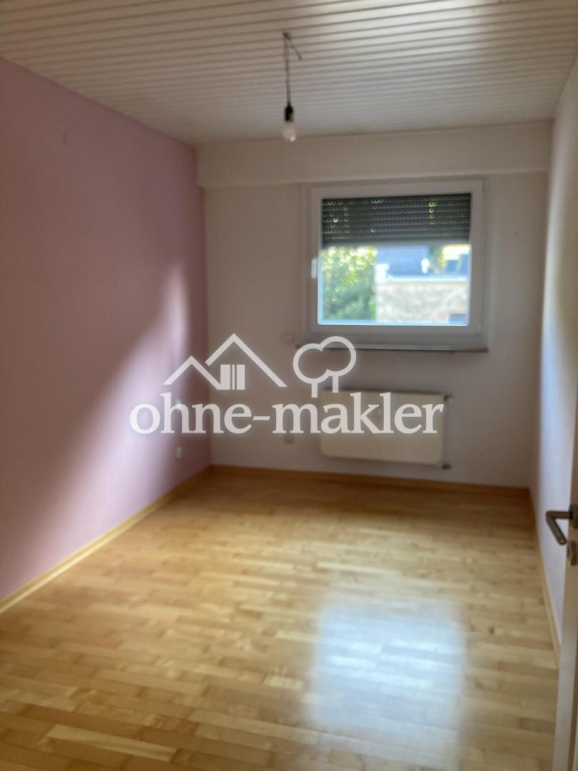 Freundliche 3-Zimmer-DG-Wohnung mit Balkon und Einbauküche in Kenn - Foto 2