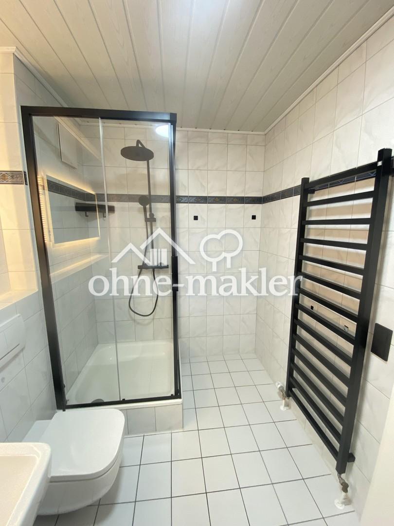 Frisch, modern, bezugsfertig – 3 Zimmer-Wohnung mit Balkon ins Grüne - Foto 4