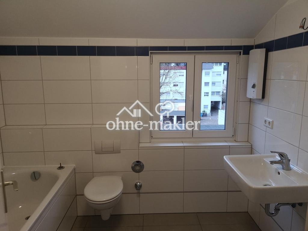 2,5 Zimmer Wohnung, großer Wohn- und Kochbereich, Bad und Gäste-WC, Grünanlage hinter dem Haus - Foto 4