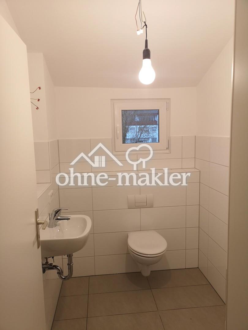 2,5 Zimmer Wohnung, großer Wohn- und Kochbereich, Bad und Gäste-WC, Grünanlage hinter dem Haus - Foto 2