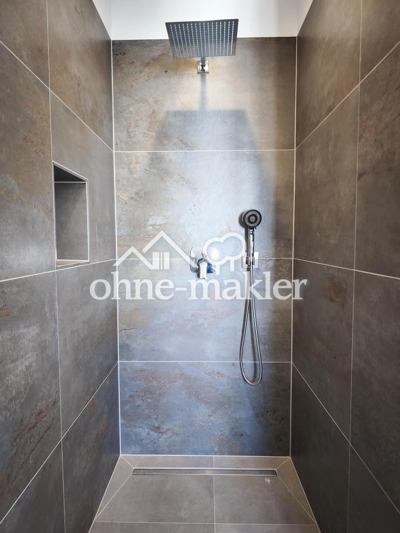 Hochwertige 2-Zi-DG-Wohnung mit Balkon, hohen Decken & offenem Wohnbereich – Erstbezug / Privat - Photo 3