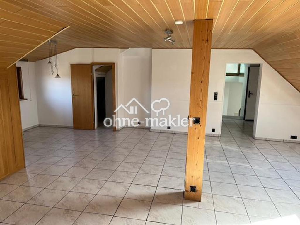 Schöne, helle 3 Zi Dachgeschoßwohnung in Florstadt-Staden. - Photo 1