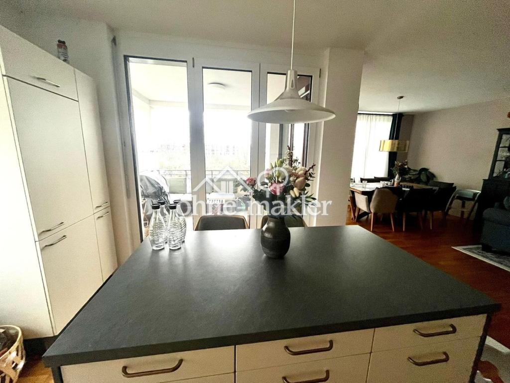 Wunderschön 4-Zi. Wohnung mit Einbauküche, Balkon und viel Grün herum. - Foto 5