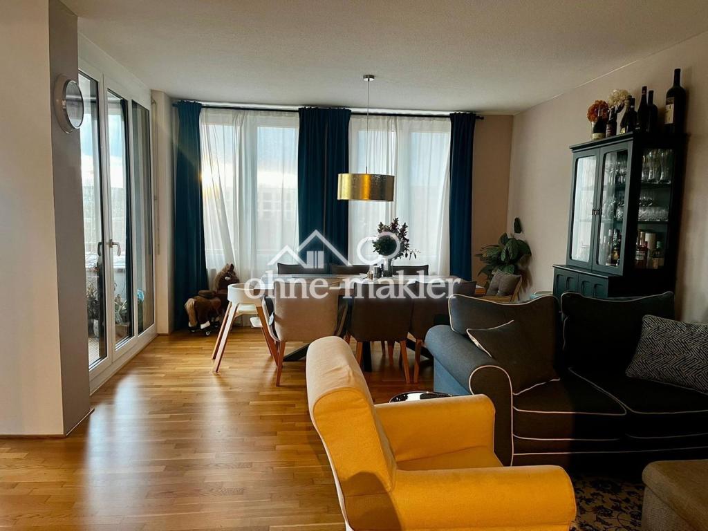 Wunderschön 4-Zi. Wohnung mit Einbauküche, Balkon und viel Grün herum. - Foto 1