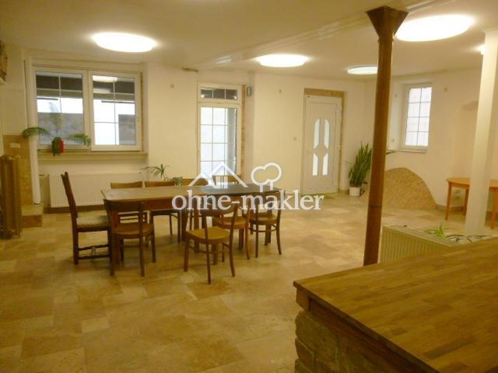 Charaktervolle EG-Wohnung mit Naturstein, Stuck und großzügiger Fensterfront - Photo 2