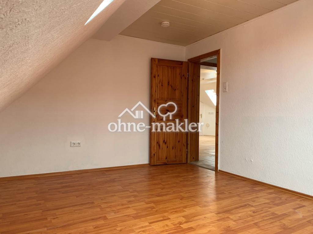 Schöne 3-Zimmer DG Wohnung im Zentrum von Fränkisch-Crumbach - Photo 1