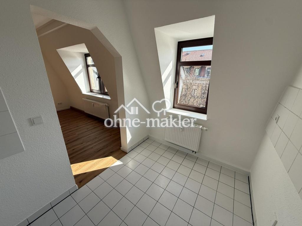 Lichtdurchflutete 3-Zimmer-Mansardwohnung im denkmalgeschützten Altbau – frisch saniert mit 69 m² - Foto 3