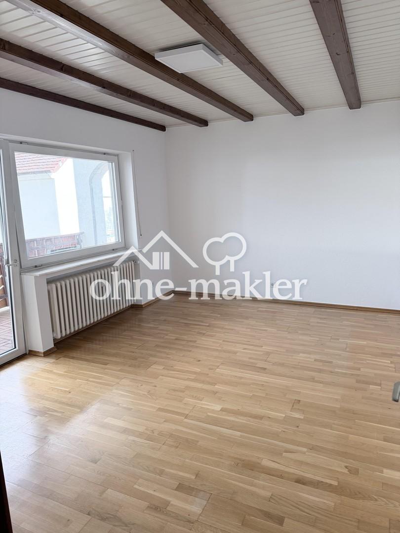 Großzügige, frisch teilrenovierte 104 qm² Erdgeschoßwohnung mit Balkon in Fronhausen - Photo 1