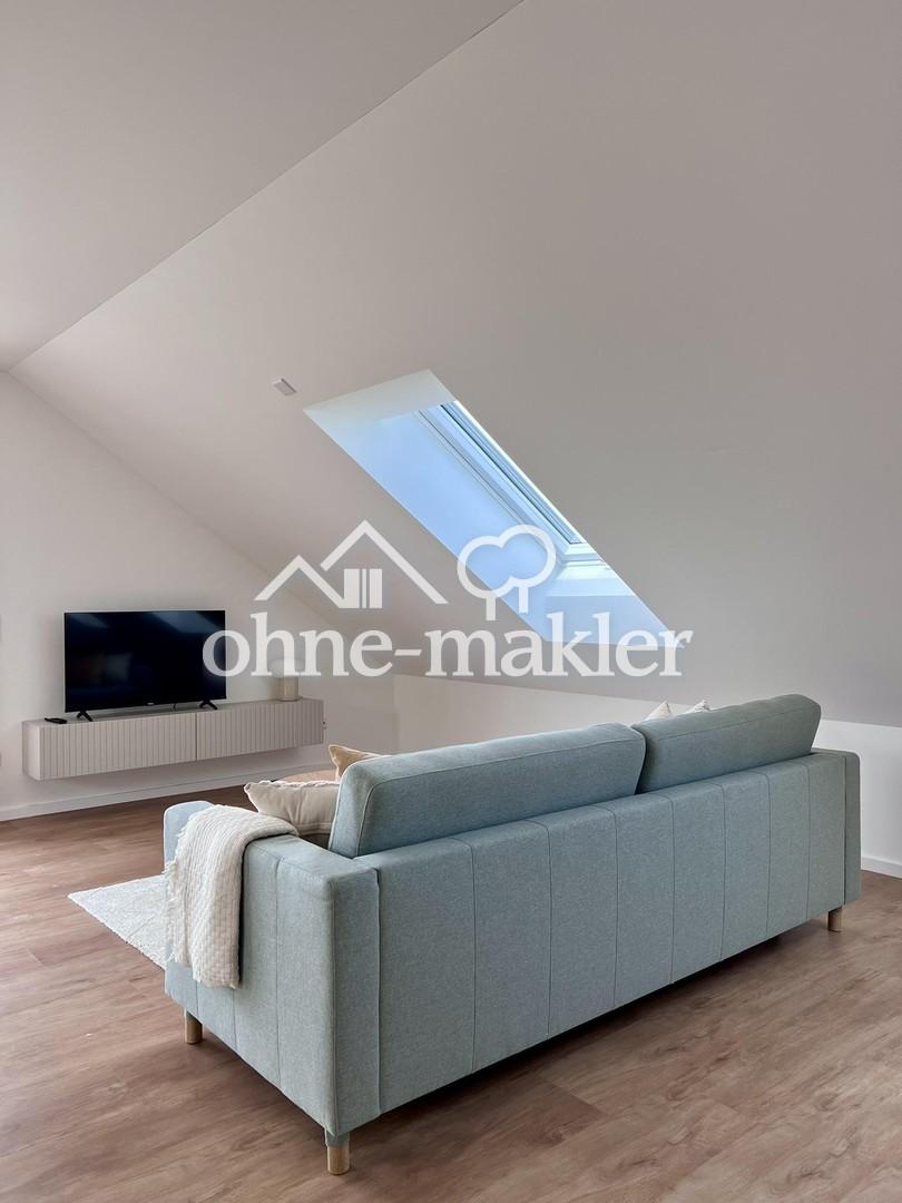 Voll möblierte 2-Zimmer-Wohnung im Dachgeschoss mit Balkon und traumhaftem Ausblick - Photo 5