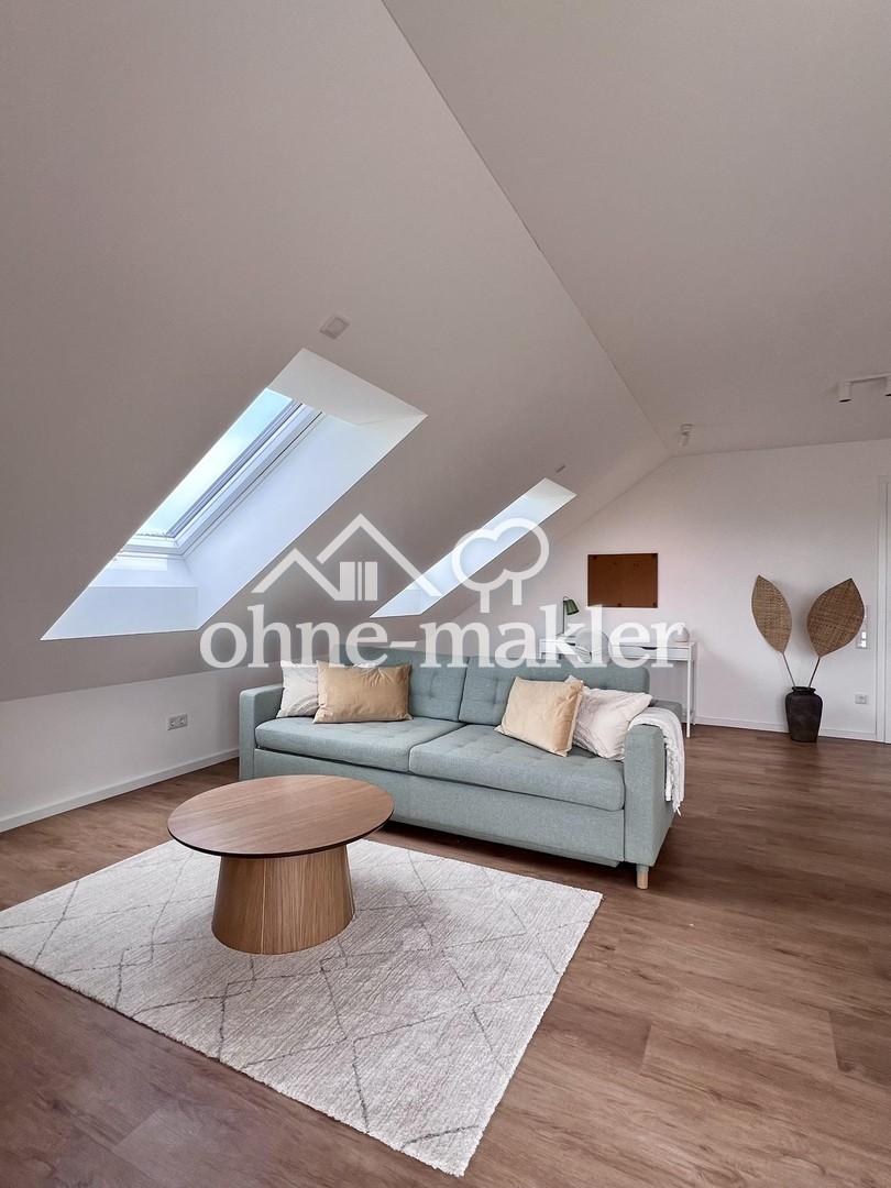 Voll möblierte 2-Zimmer-Wohnung im Dachgeschoss mit Balkon und traumhaftem Ausblick - Photo 1