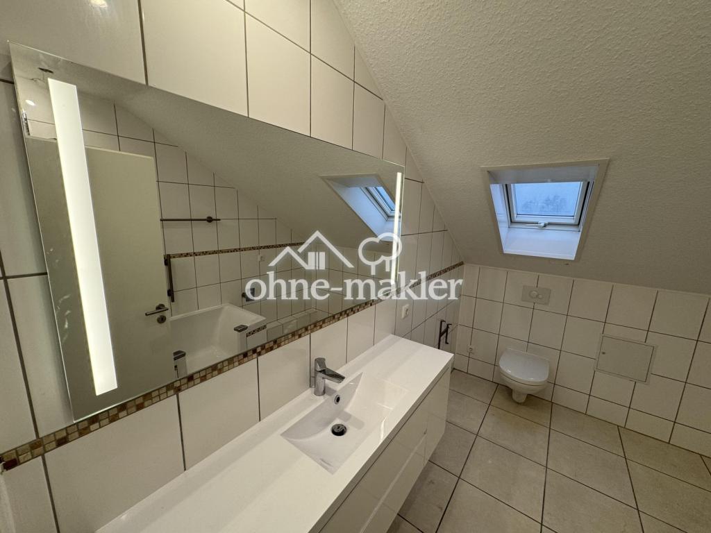 Helle 4-Zimmer-DG-Wohnung mit Klima, Garten & Stellplatz - Photo 1
