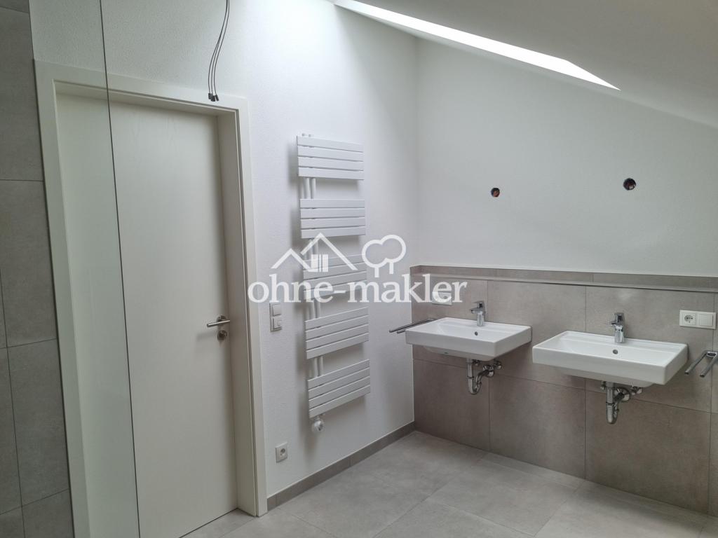 Erstbezug - großzügige bildschöne 3-Zi.-DG-Whg. mit Balkon u. Loggia in Grafing mit Traumblick - Photo 1
