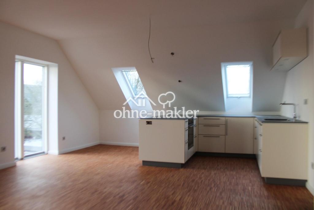 Helle Dachgeschosswohnung mit großem Balkon - Photo 2
